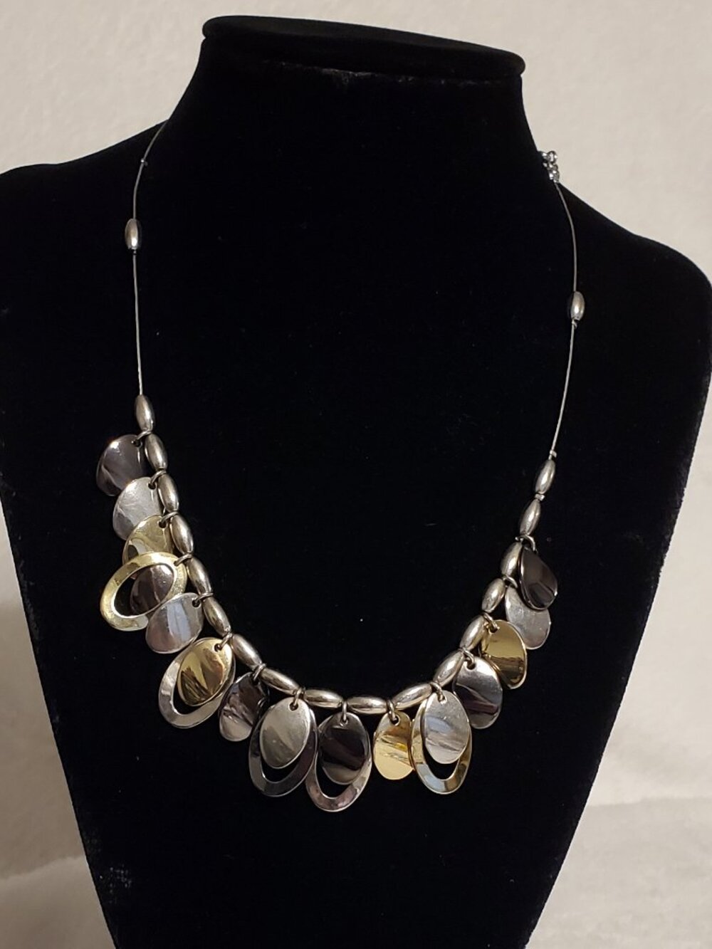 Nine West Dangle Necklace  NWOT!